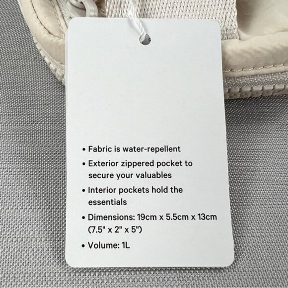 RARE! NEW Lululemon Everywhere Belt Bag (1L) - WHITE OPAL - Unisex Minimalist - Picture 6 of 11